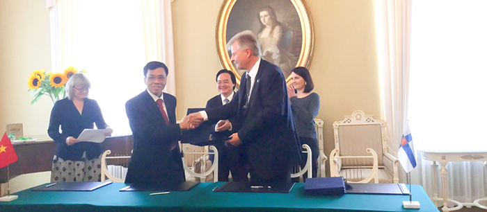 Kí thỏa thuận hợp tác giữa Trường CĐSPTW TP.HCM và Đại học OULU – Phần Lan
