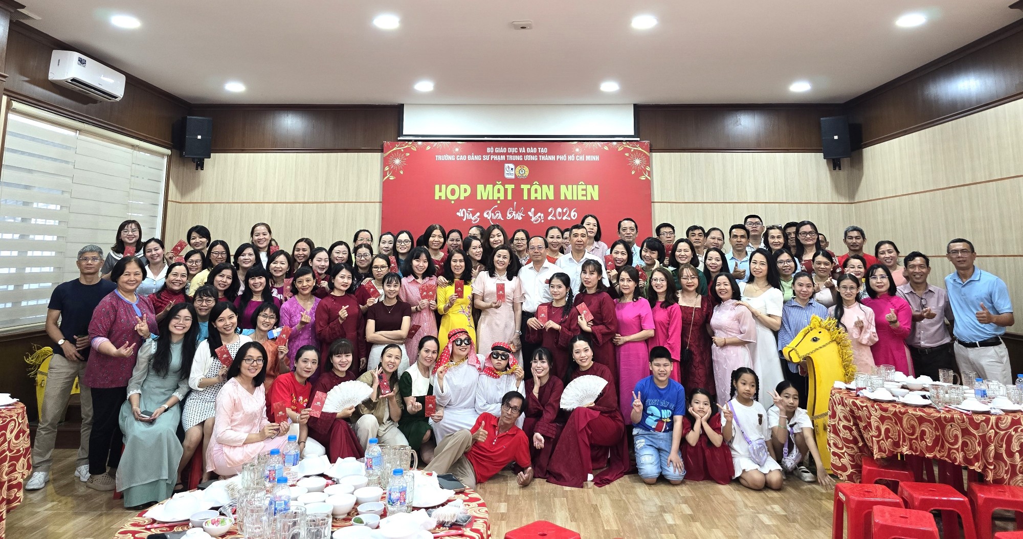 Rộn ràng không khí họp mặt Tân niên Mừng Xuân Bính Ngọ 2026