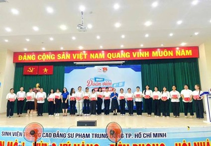 LỄ KẾT NẠP ĐOÀN VIÊN